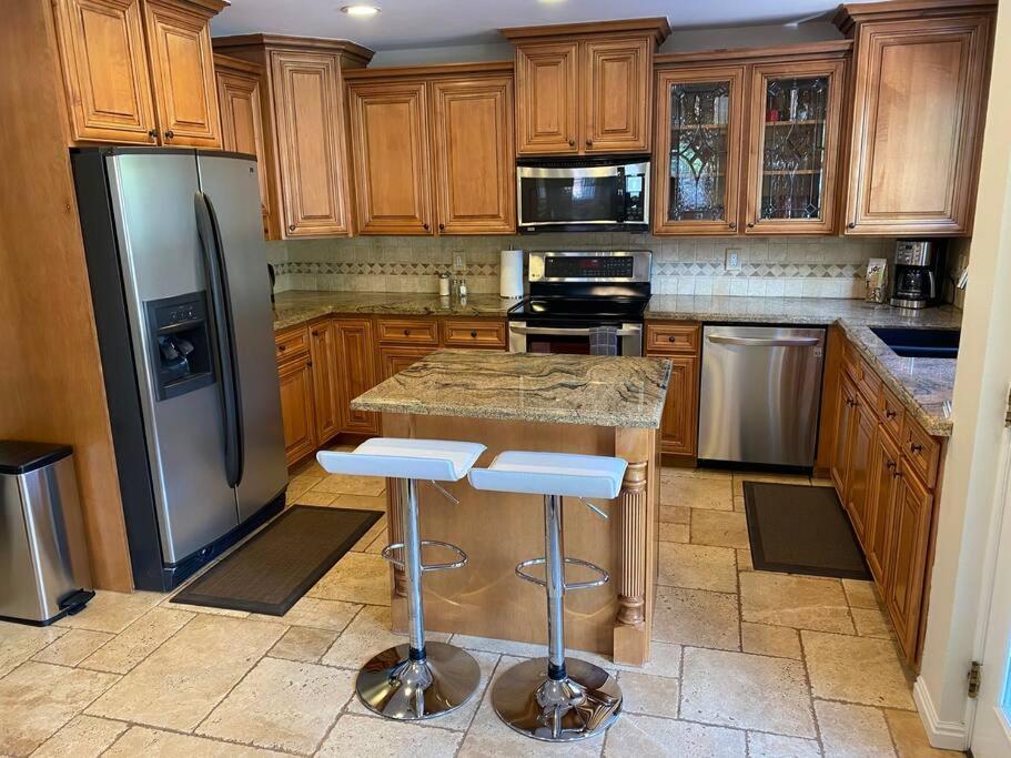 Wasatch Front Home With Pool Close To Everything! Мъри Екстериор снимка