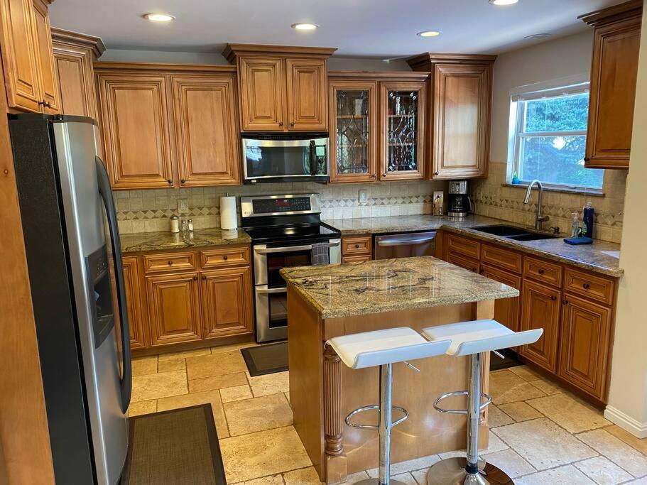 Wasatch Front Home With Pool Close To Everything! Мъри Екстериор снимка