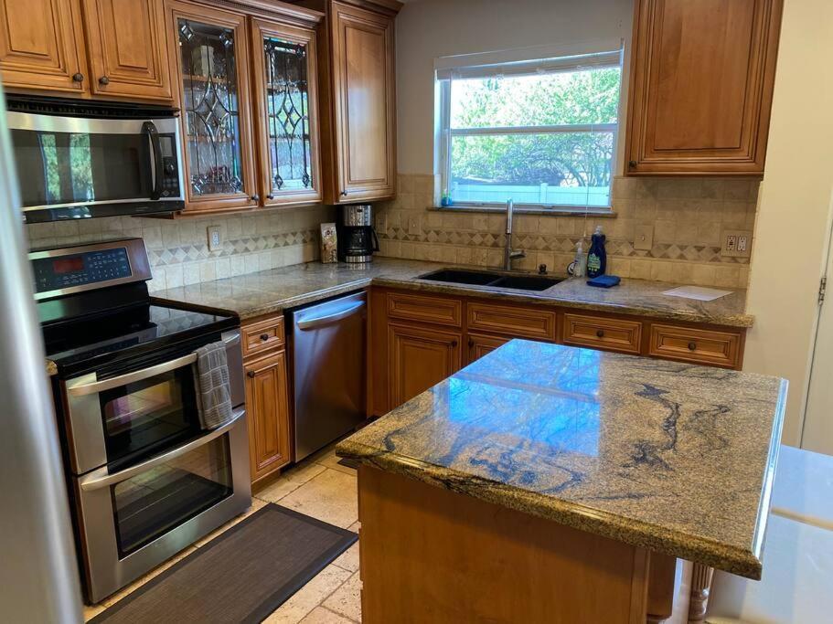 Wasatch Front Home With Pool Close To Everything! Мъри Екстериор снимка